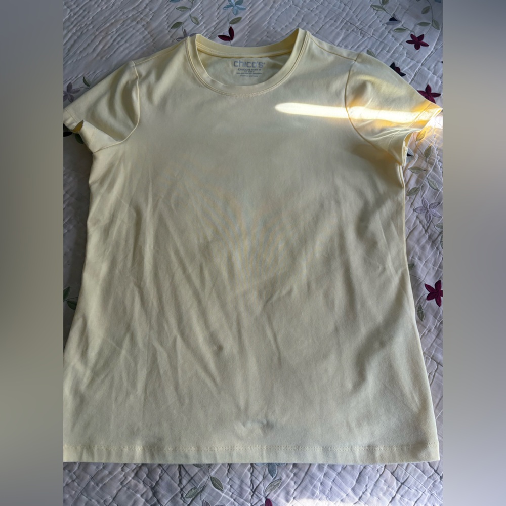 Chico's Pale Yellow Short Sleeve Tee